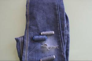 Как зашить дырку на джинсах: три простых способа